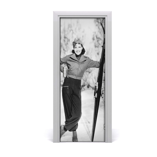 Fototapeta samolepiace na dvere Čiernobiela žena a lyže