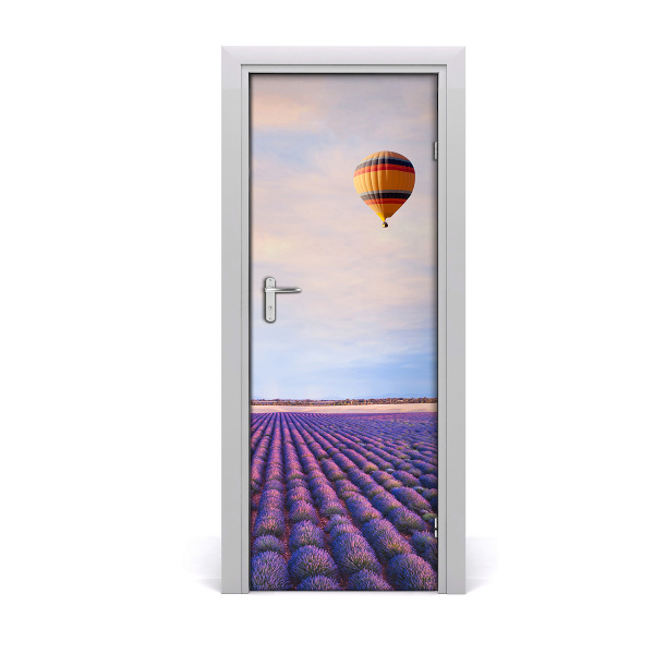 Fototapeta na dvere Pole levandule letiace balónom