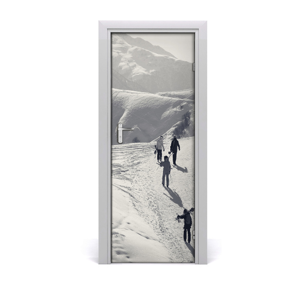Fototapeta na dvere Lyžiar v horách na snehu