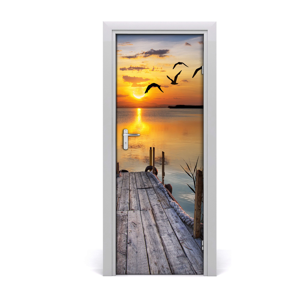 Fototapeta samolepiace na dvere Drevené mólo s vtákmi