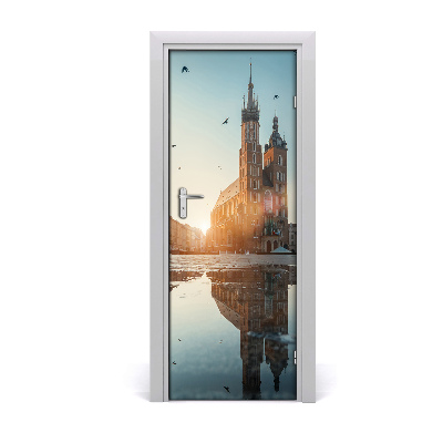 Fototapeta samolepiace na dvere Odraz v kaluži trhové námestie v Krakove