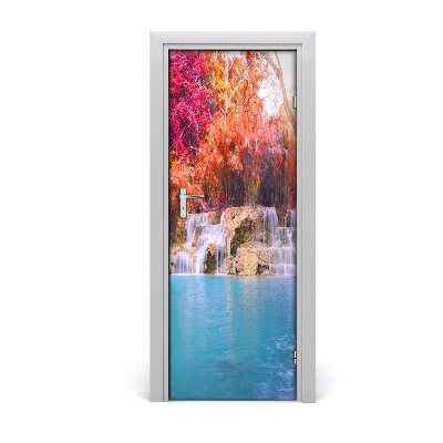 Fototapeta samolepiace na dvere Vodopád v lese na jeseň