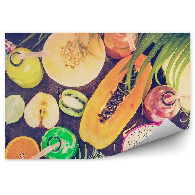 Fototapeta Tropické ovocie palmové listy drevený stôl ovocné nápoje