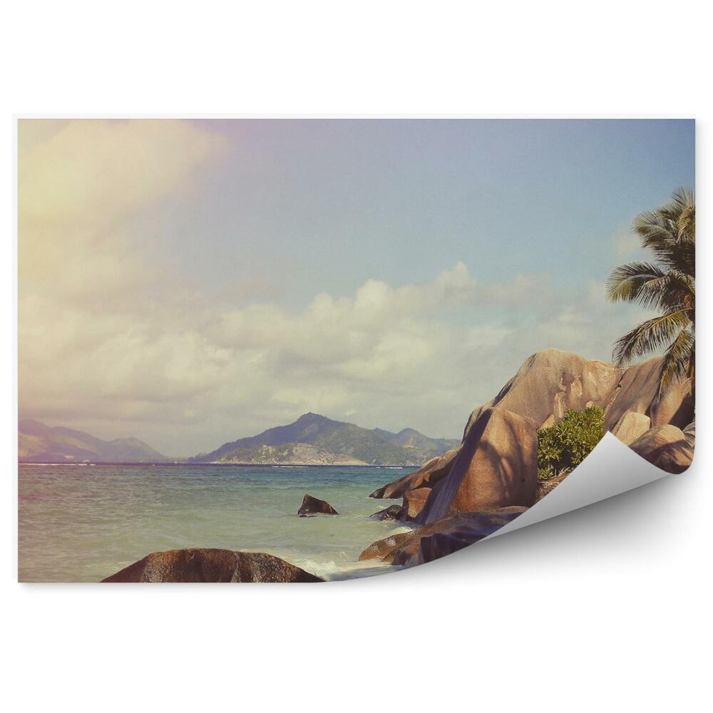 Fototapeta na stenu Pláž oceán skaly rastliny hory obloha mraky Seychely