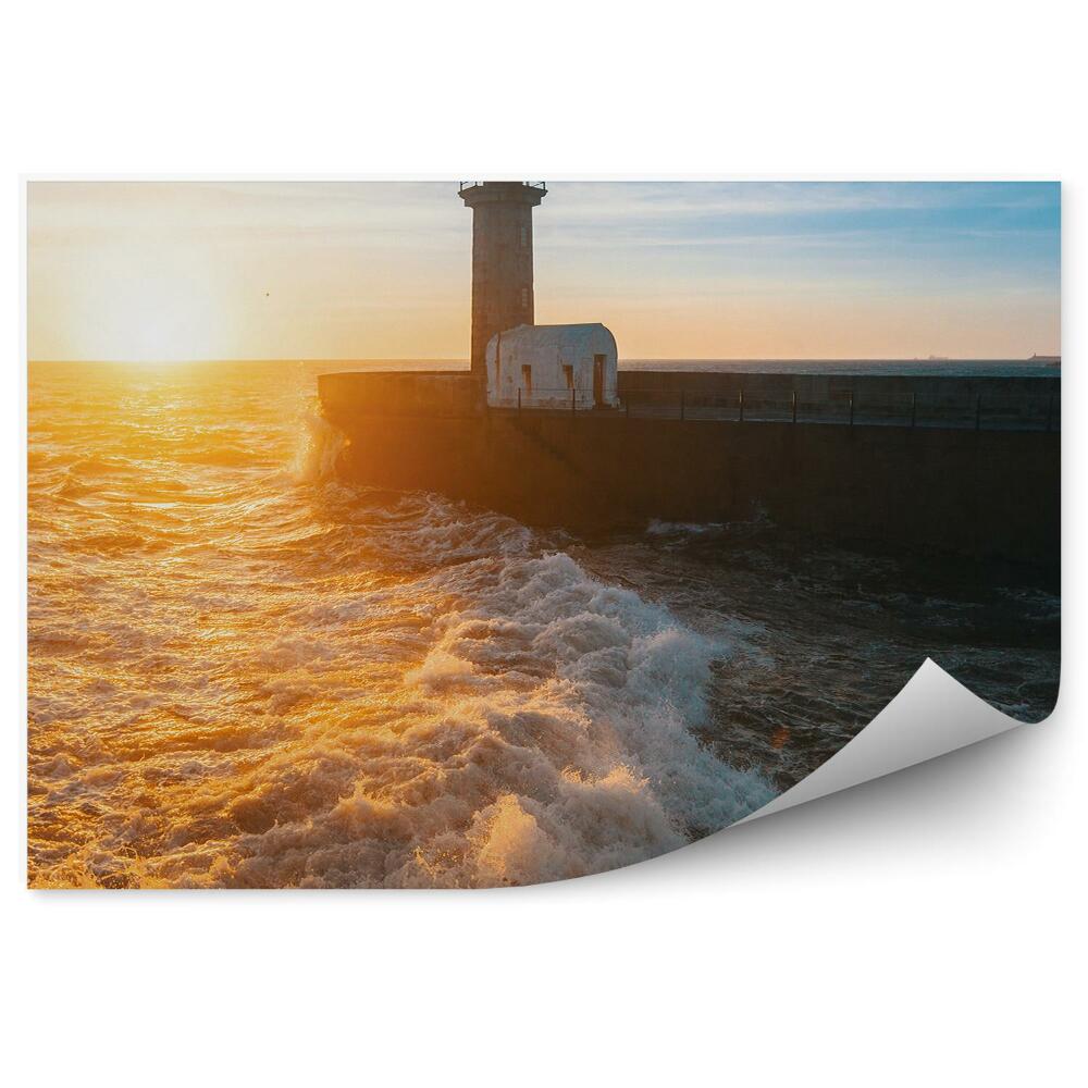 Fototapeta Svetilnik na betonskem pomolu morje valovi