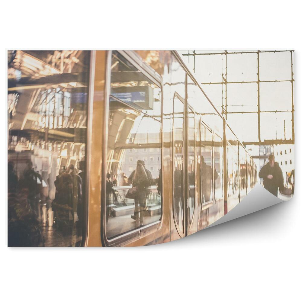 Fototapeta Berlinska železniška postaja semaforji ljudje