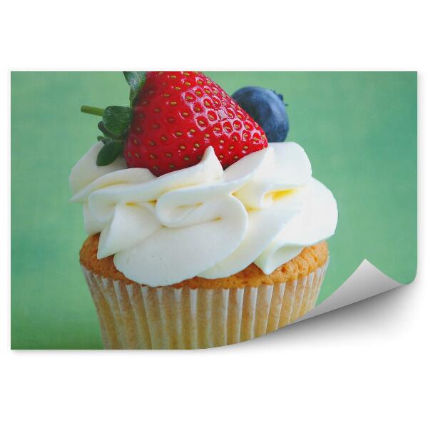 Fototapeta Cupcake so šľahačkou ovocie jahoda čučoriedka