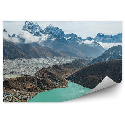 Fototapeta Vodná plocha medzi horami krajina pohľad z vtáčej perspektívy