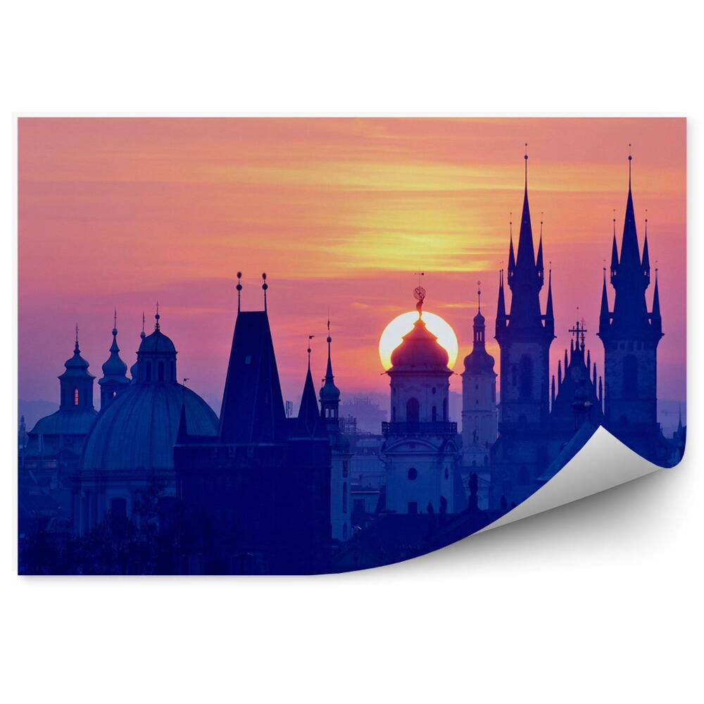 Fototapeta na stenu Slnečný disk medzi vežami starého kostola Praha