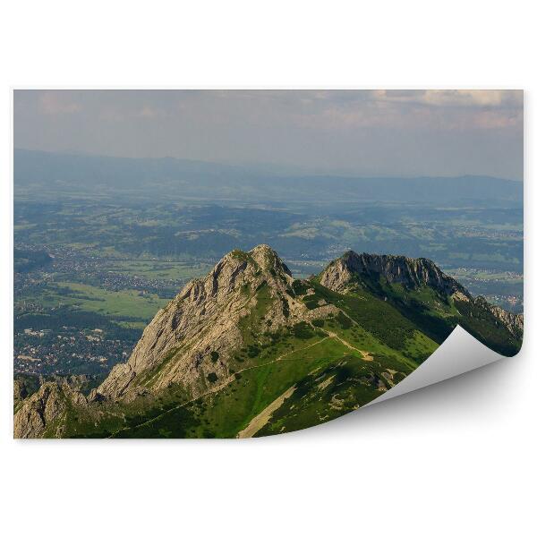 Fototapeta Giewont ihličnaté stromy obloha mraky tatra domy