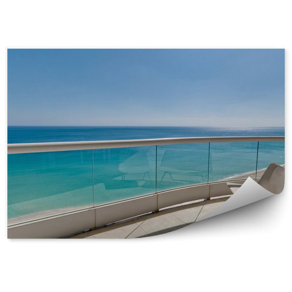 Fototapeta Balkónový výhľad oceán ležadlá na opaľovanie sklo pohľad na piesok