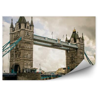 Fototapeta Zamračená sivá obloha za slávnym anglickým mostom