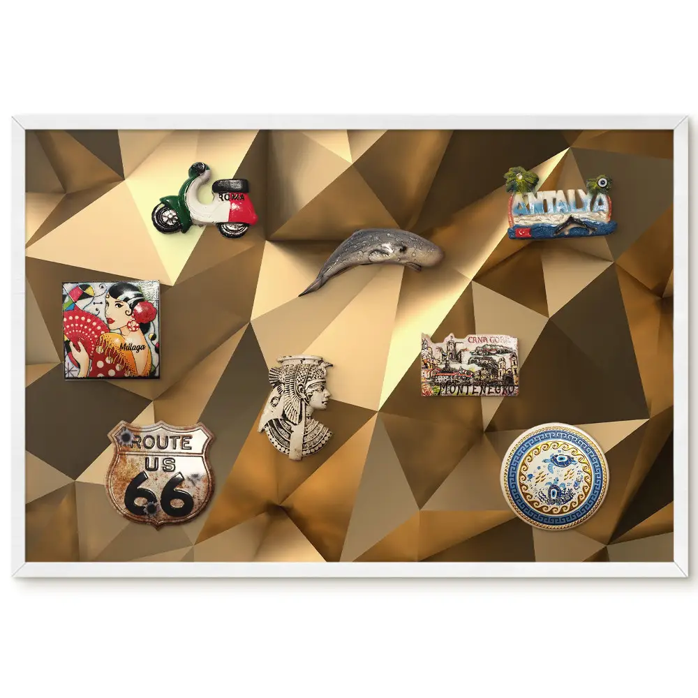 Magnetická tabuľa v bielom ráme s motívom geometrických kryštálov v teplých farbách