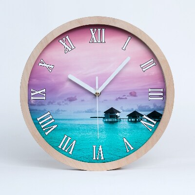 Nástenné drevené hodiny Bungalovy pri vode