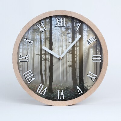 Drevené hodiny Hmlistý lesný motív s lúčmi.