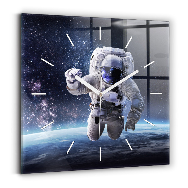 Štvorcové nástenné hodiny Astronaut nad zemou