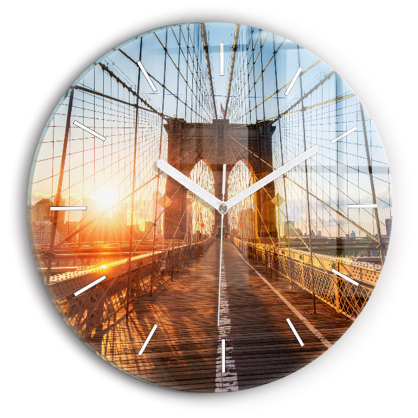 Okrúhle sklenené hodiny Brooklynský most v New Yorku
