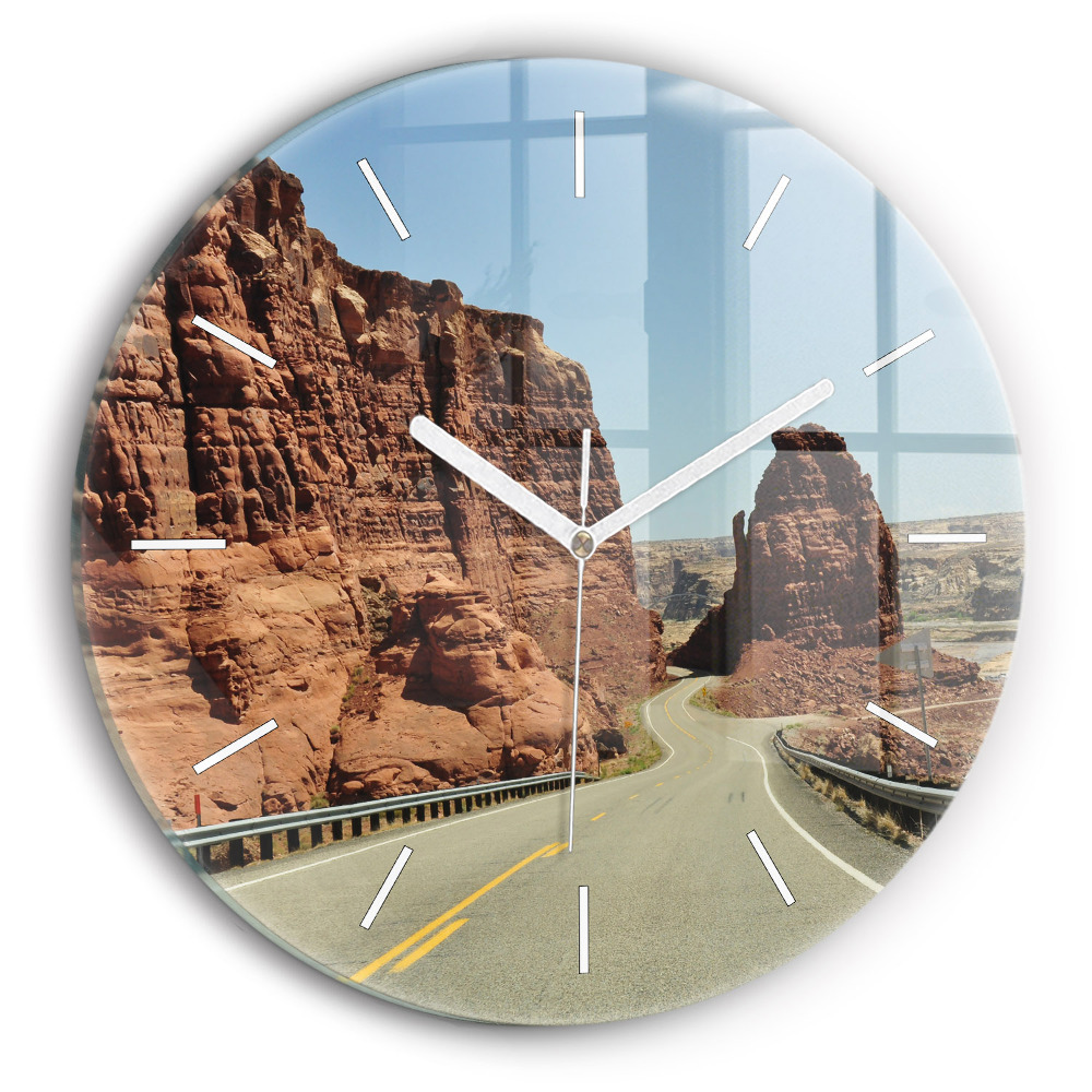 Okrúhle nástenné hodiny Route 66 v USA