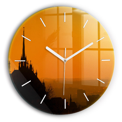 Okrúhle sklenené hodiny Pohľad na brnenskú katedrálu